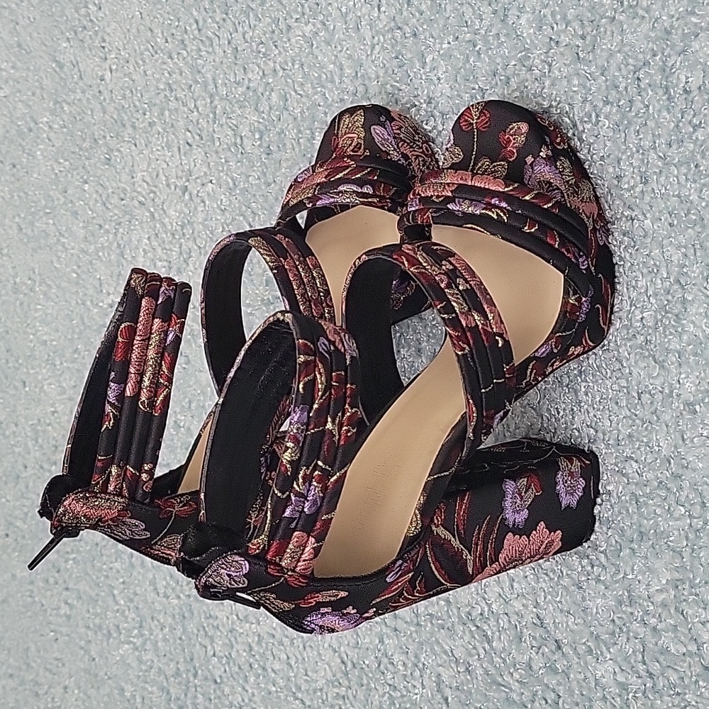 Charlotte Russe Floral Heels - Picture 3 of 8